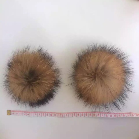 🎉HP🎉NEW Adorable Kids Beanie Detachable Pom Poms - Picture 4 of 5
